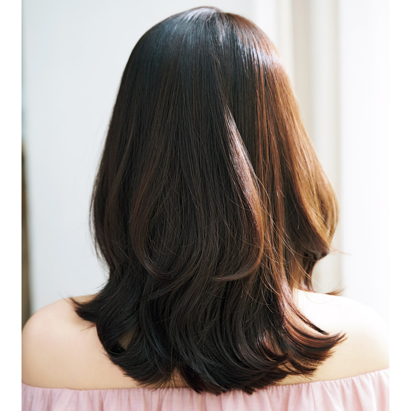 押切もえ ヘアカット後バック