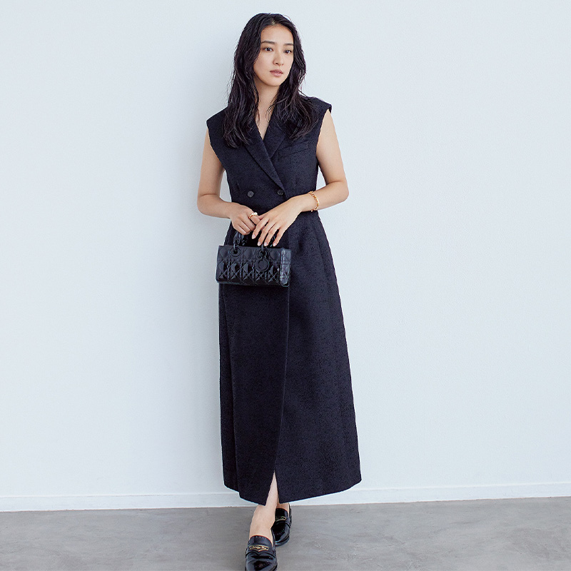 武井咲,DIOR,ディオール,モノトーンコーデ,ジレワンピース,ワンピースコーデ