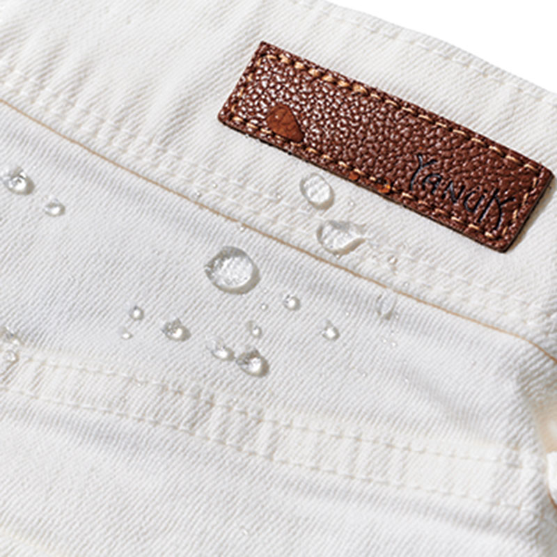 ヤヌークの撥水・防汚機能付きの白デニム