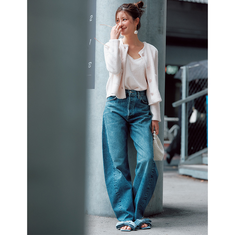 ペールピンクのツインニット,デニム,ヘルシーコーデ