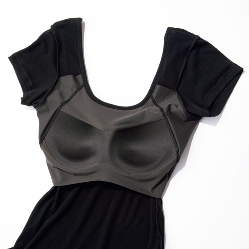 アンダーにゴムがなく背中の段差も気にならないTシャツ