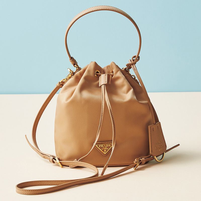 PRADAのバッグ、Prada Re-Edition 1978、ベージュ、巾着