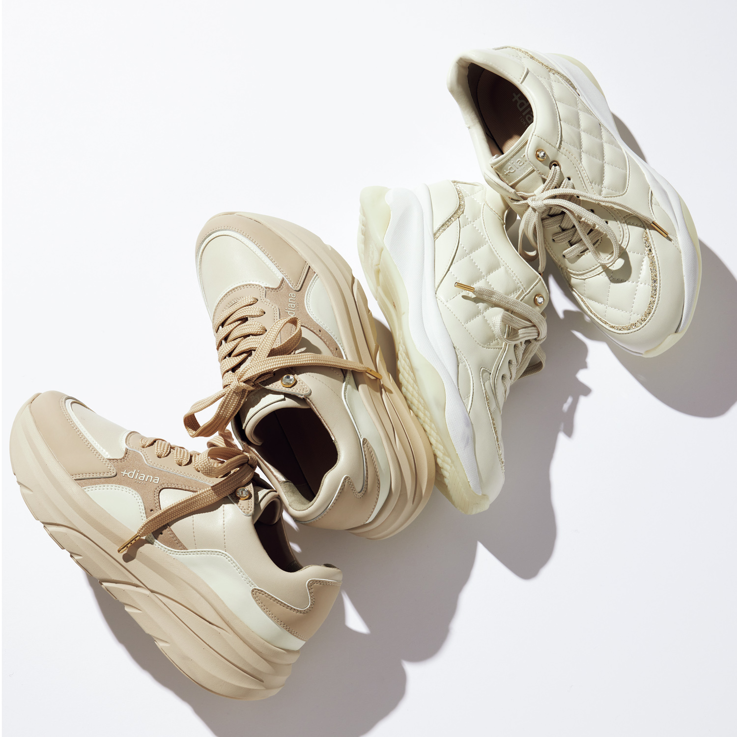 プラスダイアナ 左・厚底ダッドスニーカー,右・キルティングスニーカー