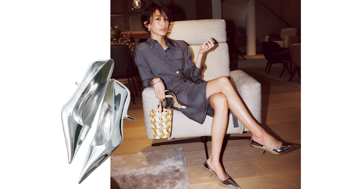 フェラガモのシルバーパンプス,サロペットコーデ,神山まりあ