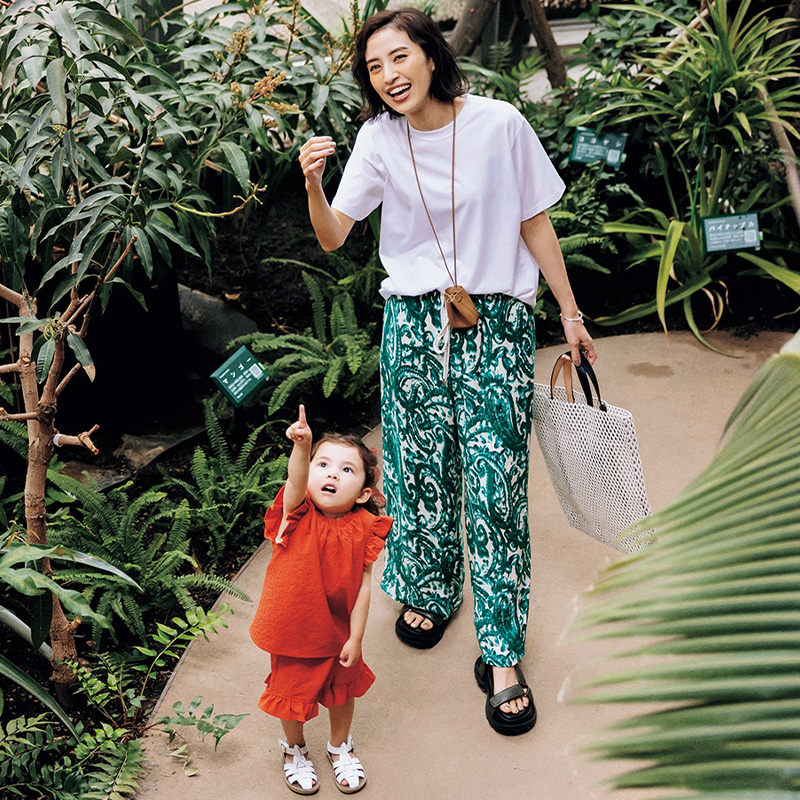 パンツコーデ,柄パンツコーデ,白Tシャツコーデ,柄パンツ,サクラ,岡本あずさ