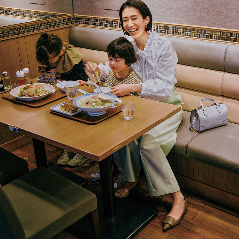 ワイドパンツ,カラーパンツ,エストネーション,パンツコーデ,ブラウスコーデ,神山まりあ