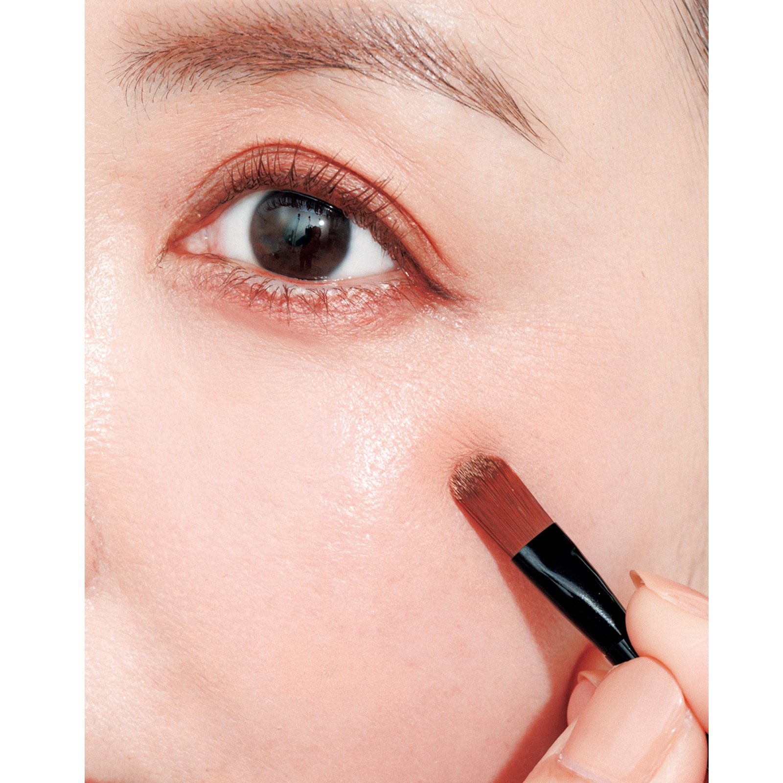 ブラシで境目をなじませる