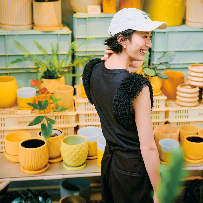 チュール付きトップス,セルフォード,ブラックコーデ,神山まりあ