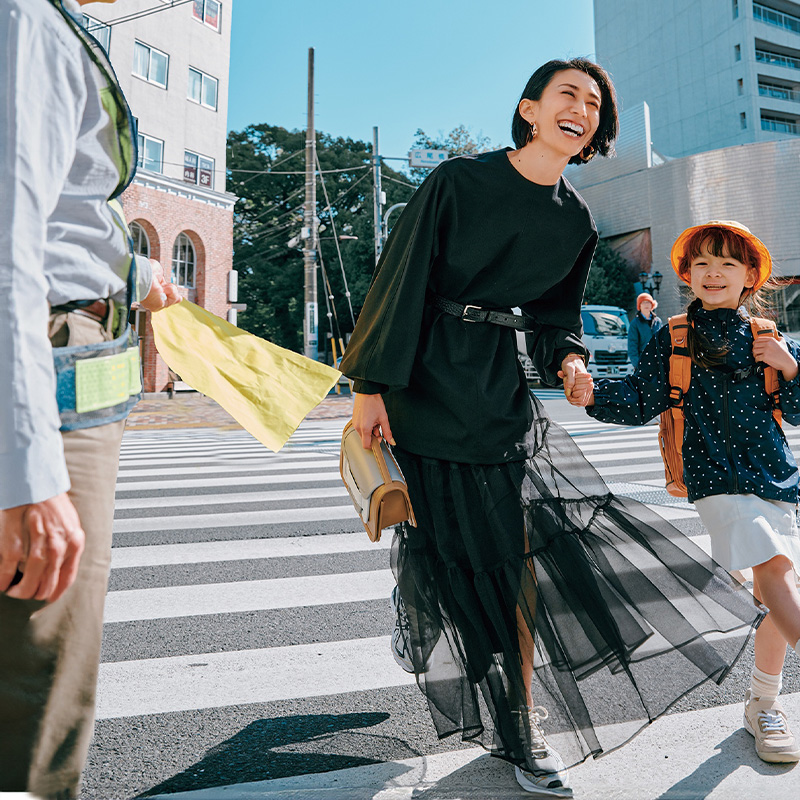 スカート,チュールスカート,オーガンジースカート,スカートコーデ,オールブラックコーデ,ワントーンコーデ,神山まりあ