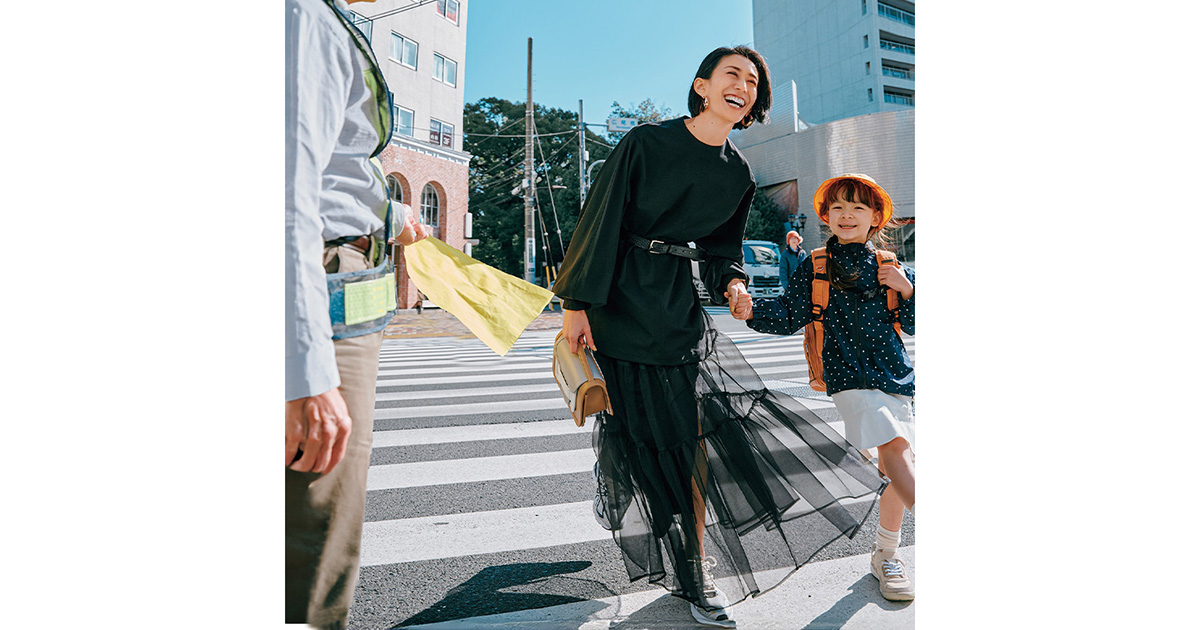 スカート,チュールスカート,オーガンジースカート,スカートコーデ,オールブラックコーデ,ワントーンコーデ,神山まりあ