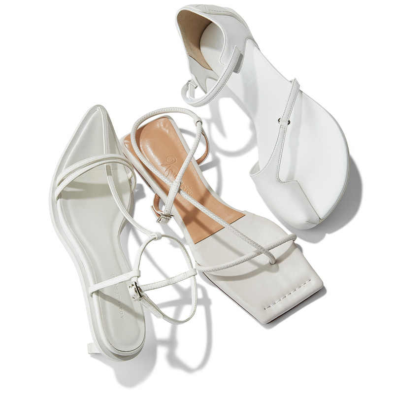 トレンド、ホワイトサンダル