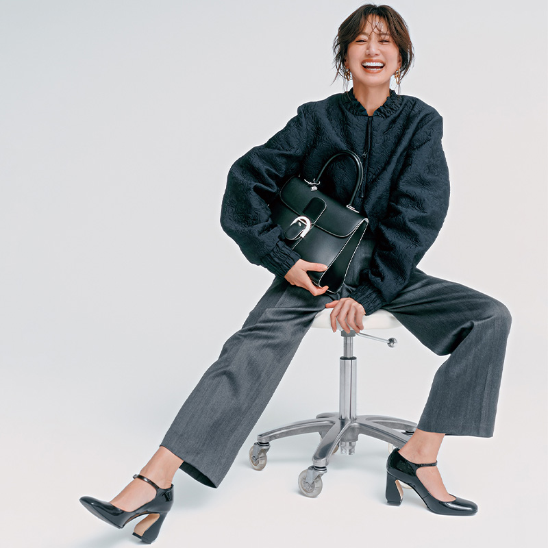 東原亜希,パンツコーデ,セシリー・バンセンのブルゾン,デルヴォーのバッグ