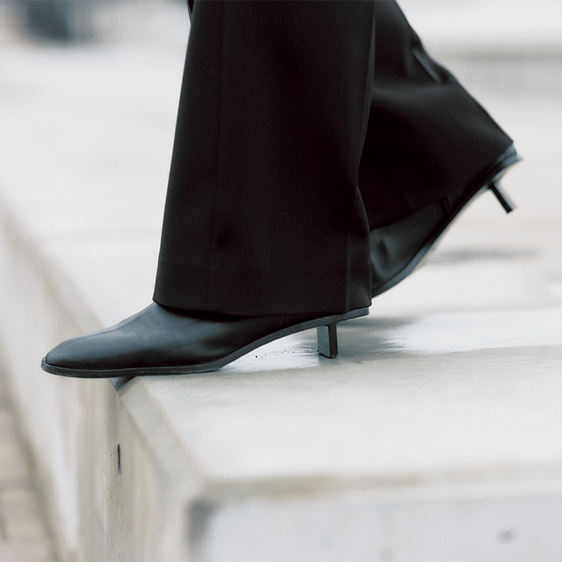 ピエールアルディの黒ブーツ