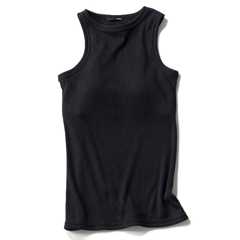 スタイリングのさりげないアシメントリータンク