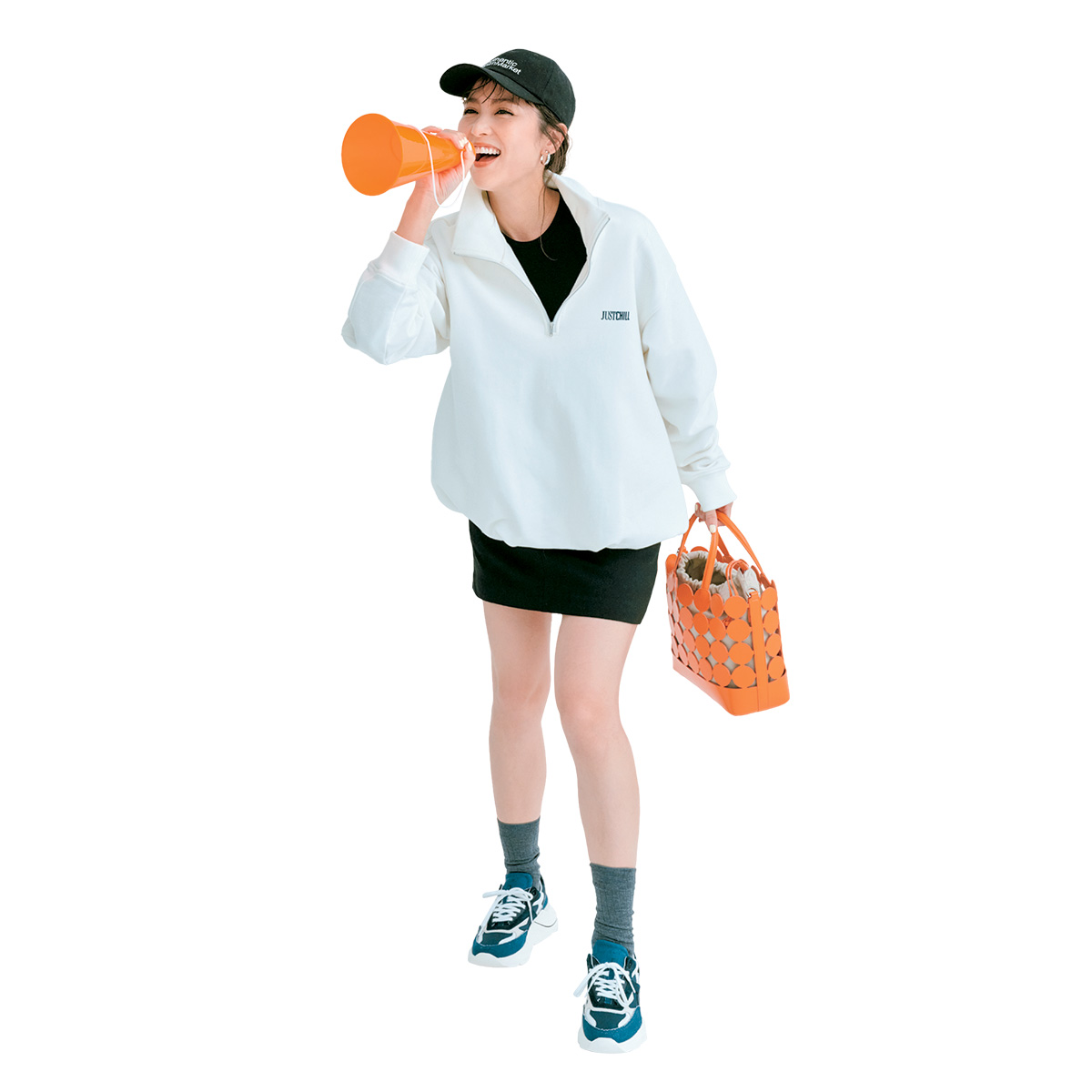 スウェットやキャップ、スニーカ