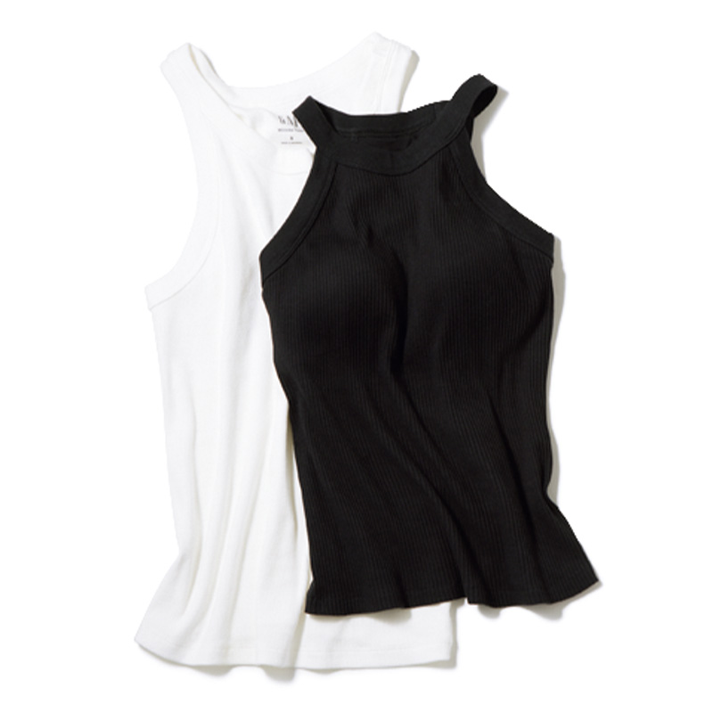 GAPの白タンクトップとユニクロの黒アメスリタンクトップ
