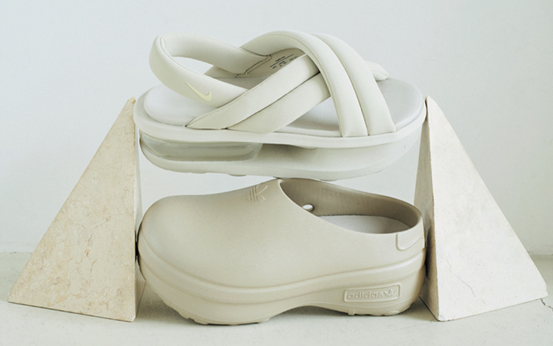ナイキとアディダスの新作厚底サンダル