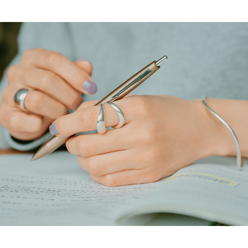 スウェットコーデ,シルバーアクセ