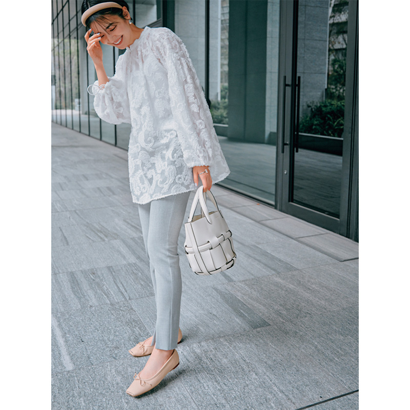 パンツ,テーパードパンツ,グレーパンツ,パンツコーデ,ブラウスコーデ,yori,ユナイテッドアローズ,阪井まどか