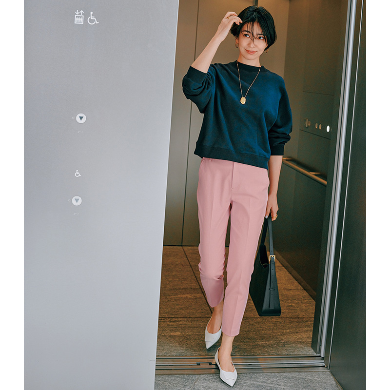 ピンクパンツ,マルティニーク,パンツコーデ,カラーパンツコーデ,スウェットコーデ,通勤コーデ,阪井まどか