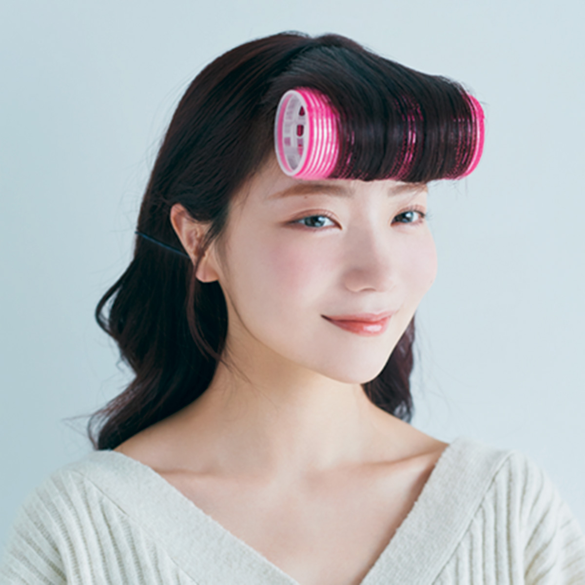 太めのカーラーでサイドバングの