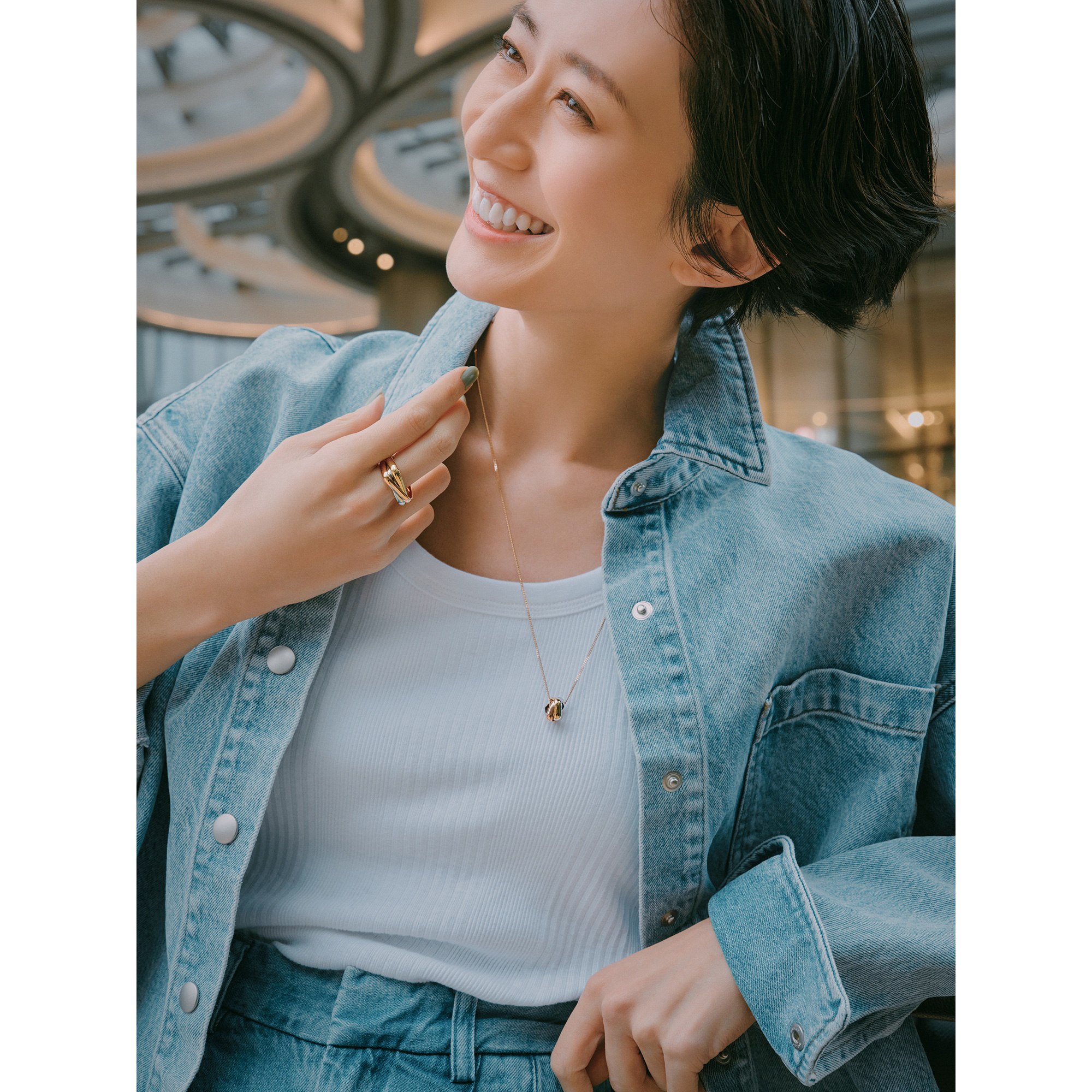 デニムコーデ,カルティエ,トリニティ,クッションシェイプ,リング,ネックレス,神山まりあ