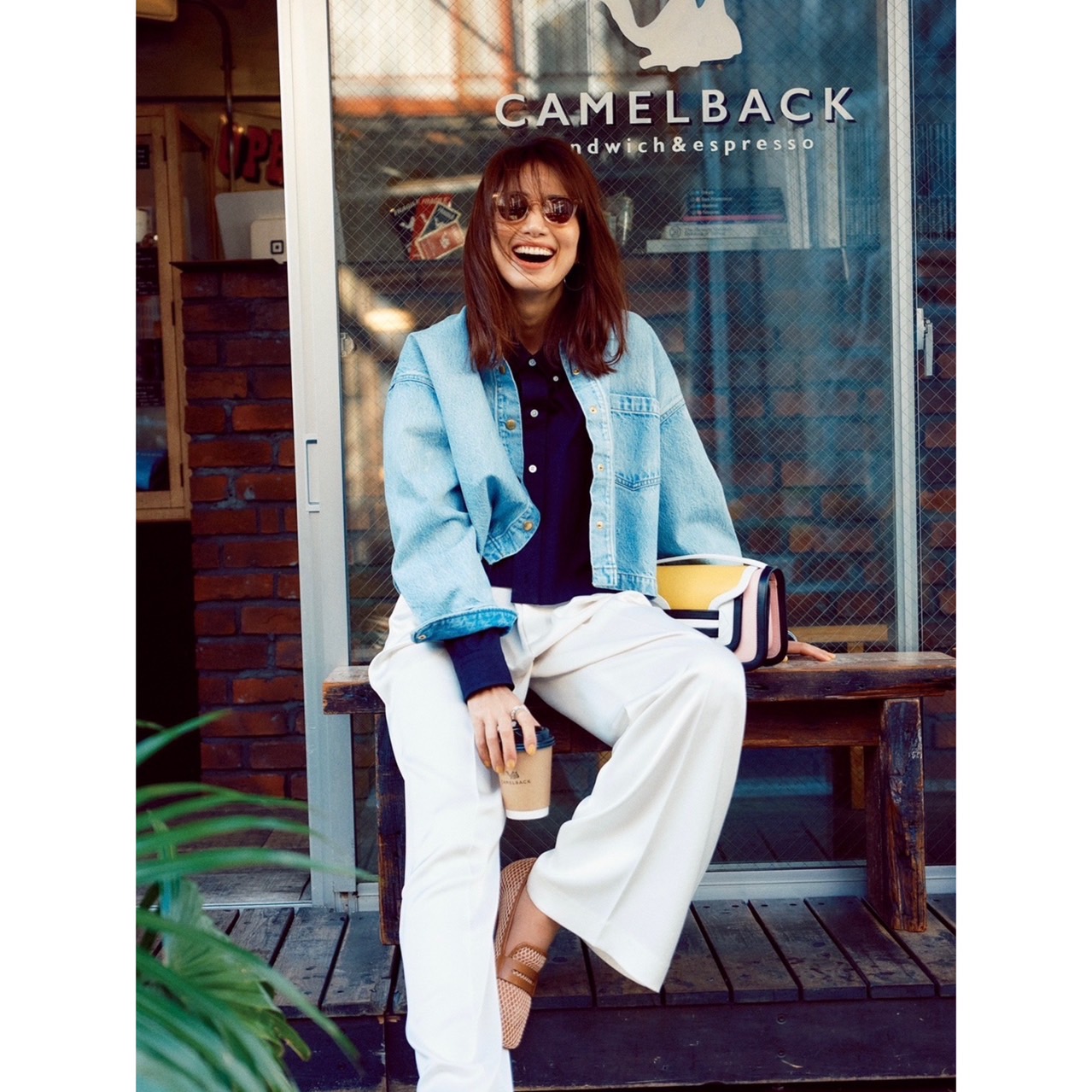 サングラス　デニムジャケット