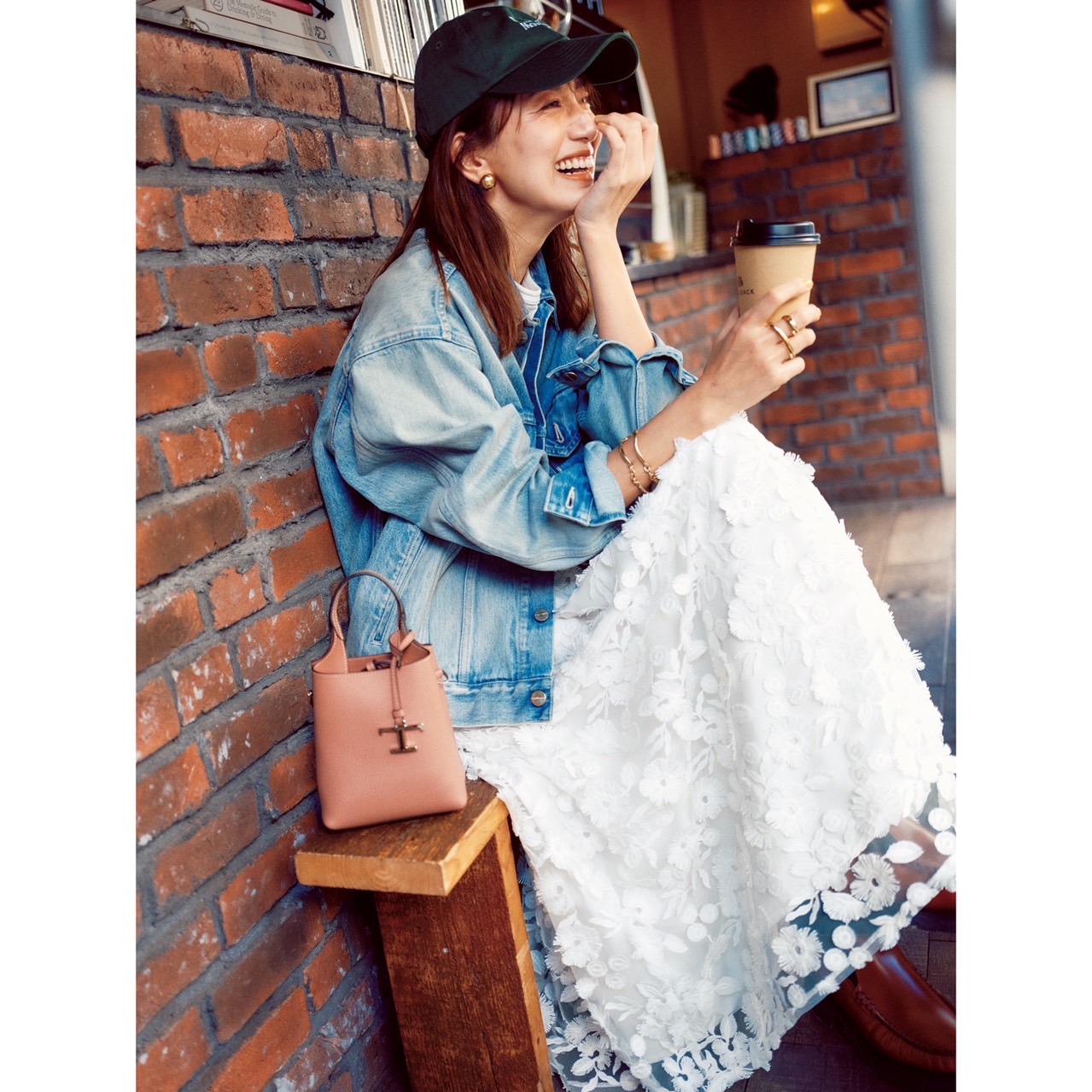 白スカート　デニムジャケット