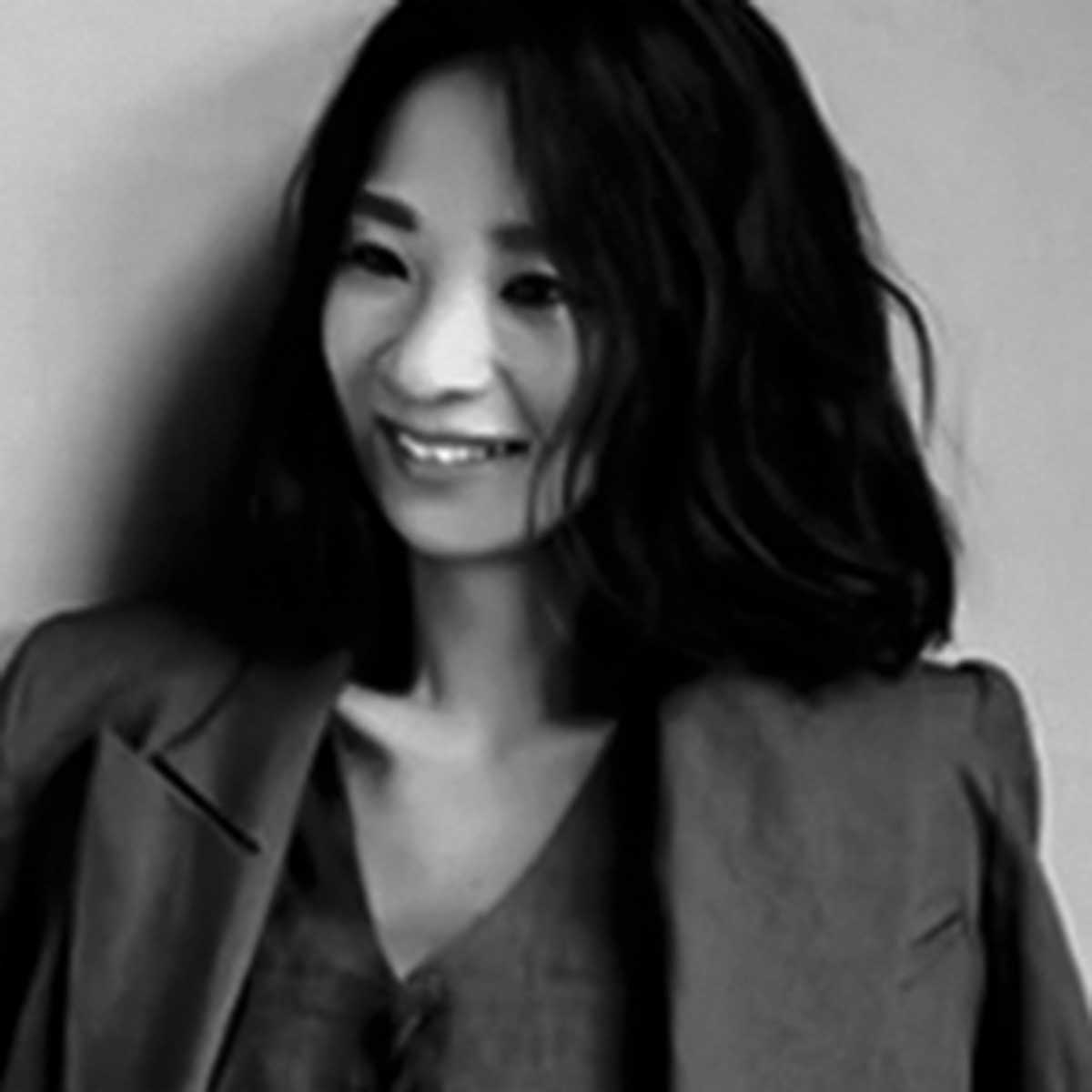 乾千恵さん シャツやデニムとい